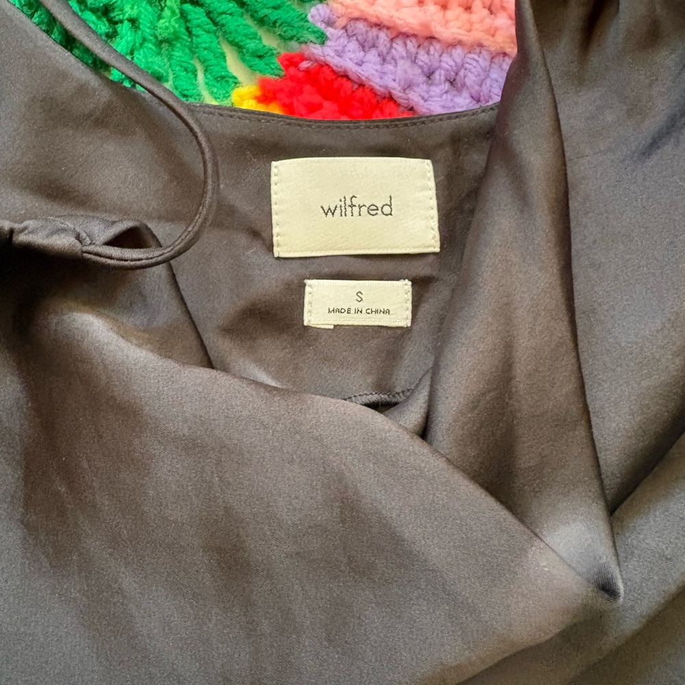 Aritzia Wilfred Allusion Satin Camisole in Black Size Small - Picture 4 of 8
